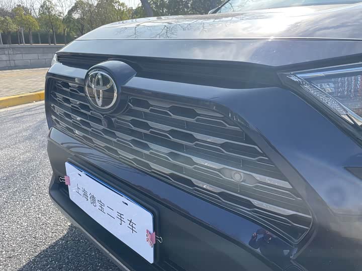 Фото 4 - Toyota RAV4