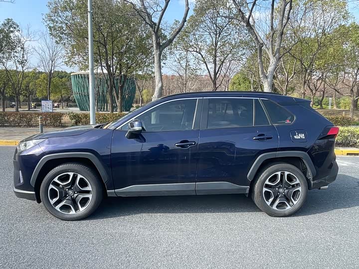 Фото 5 - Toyota RAV4