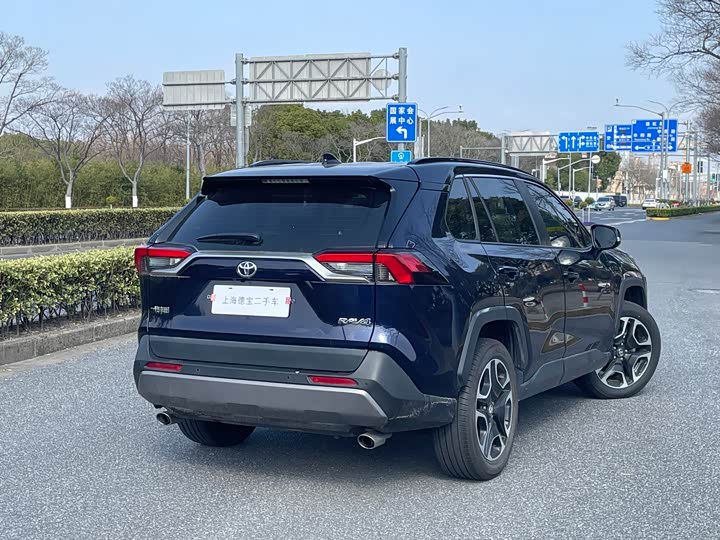 Фото 6 - Toyota RAV4