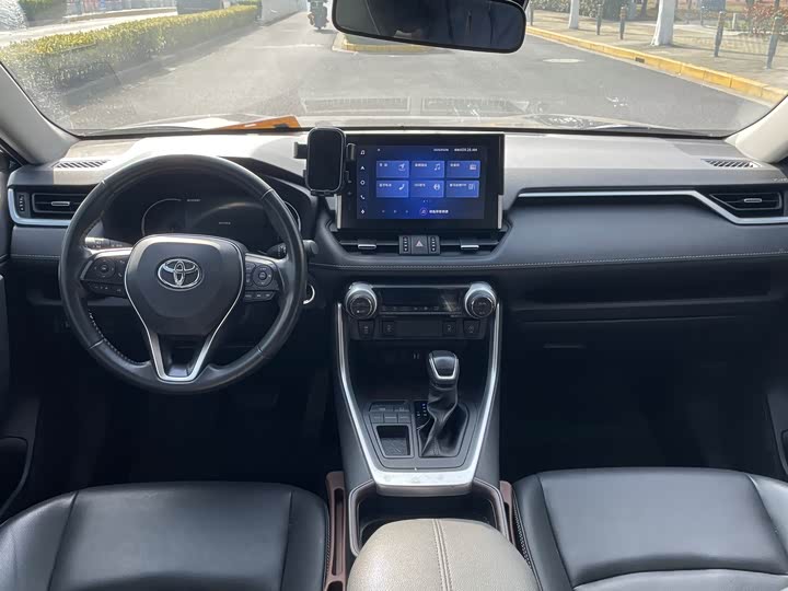 Фото 9 - Toyota RAV4