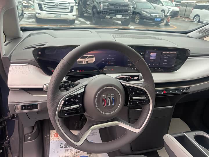 Photo 8 - Buick GL8 ES