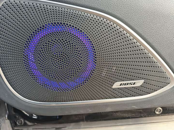 Photo 9 - Hongqi HS5