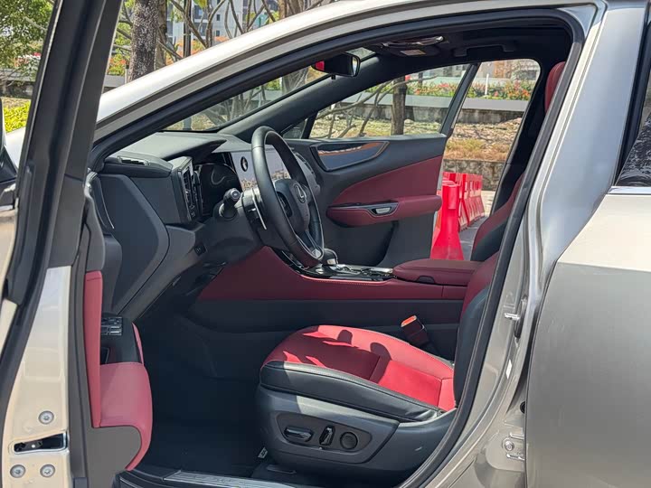 Фото 5 - Lexus NX