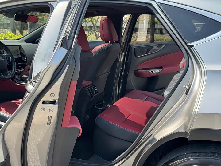 Фото 8 - Lexus NX