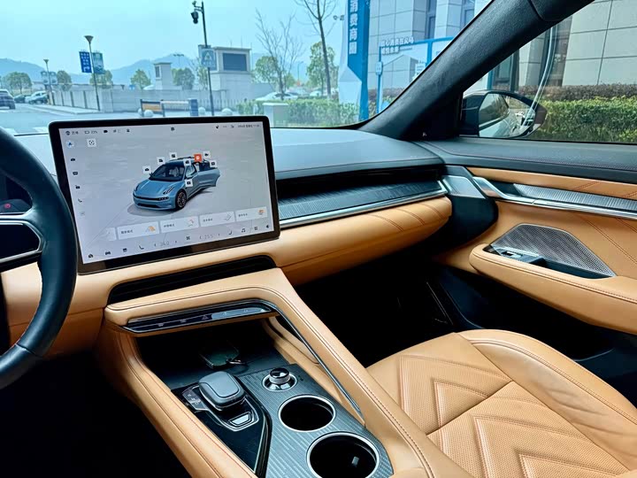 Фото 7 - Zeekr 001