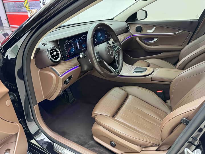 Photo 7 - Mercedes-Benz E-Class