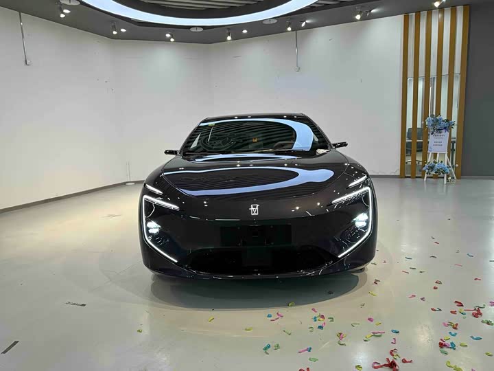 Фото 2 - Avatr 12