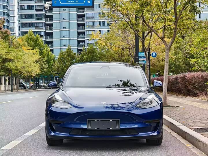 Фото 2 - Tesla Model 3