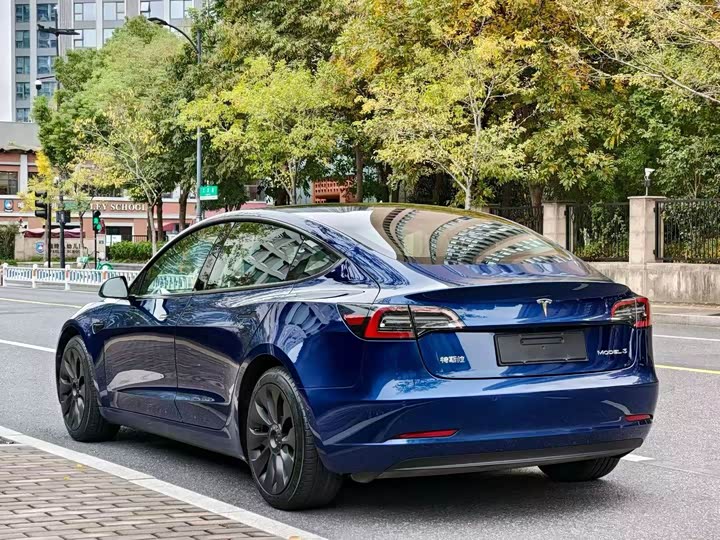 Фото 4 - Tesla Model 3