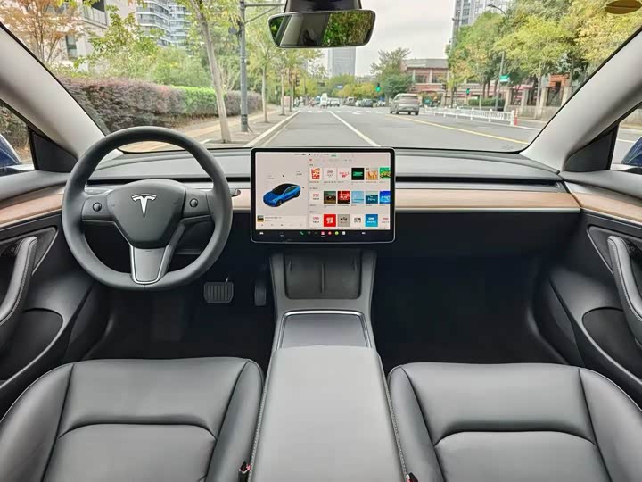 Фото 8 - Tesla Model 3