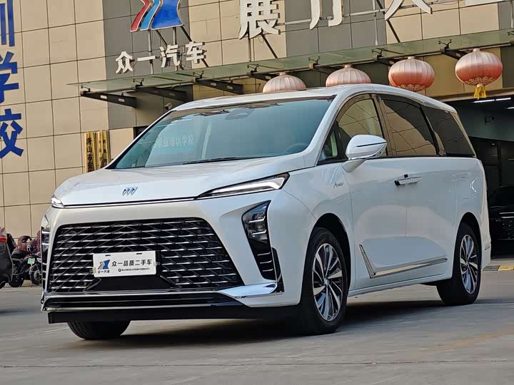 Фото 1 - Buick GL8 Hybrid