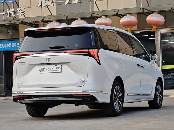 Фото 7 - Buick GL8 Hybrid