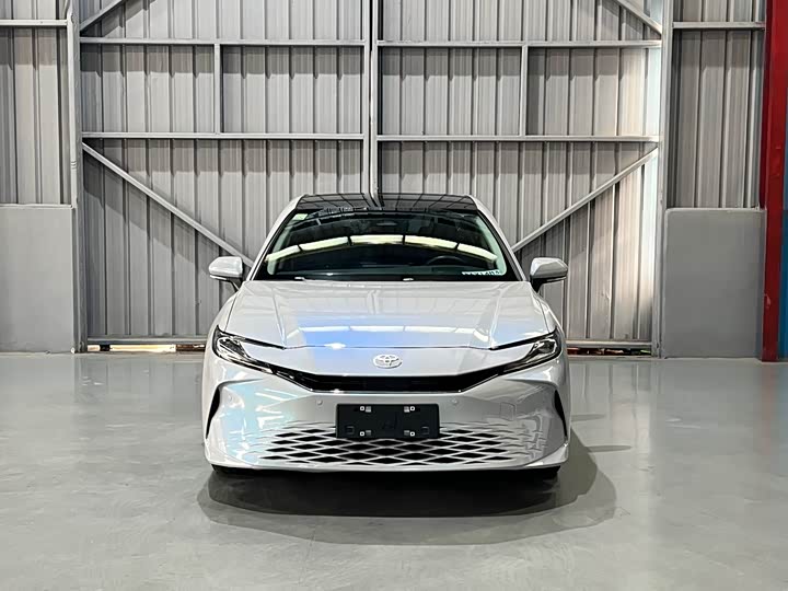 Фото 2 - Toyota Camry