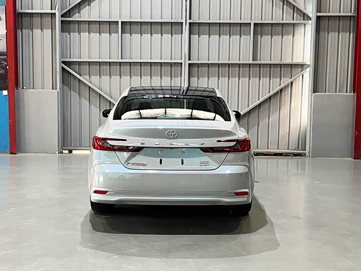 Фото 8 - Toyota Camry