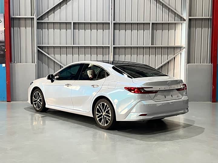 Фото 9 - Toyota Camry