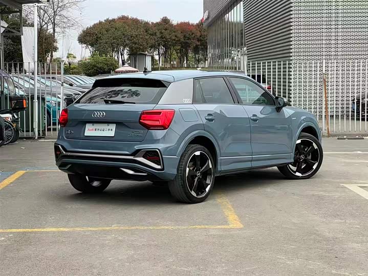 Photo 3 - Audi Q2L