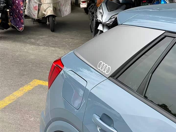 Photo 8 - Audi Q2L