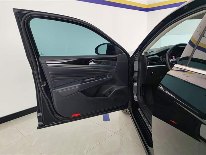 Фото 7 - Volkswagen Passat