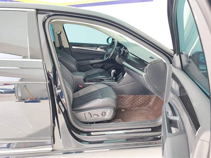 Фото 8 - Volkswagen Passat