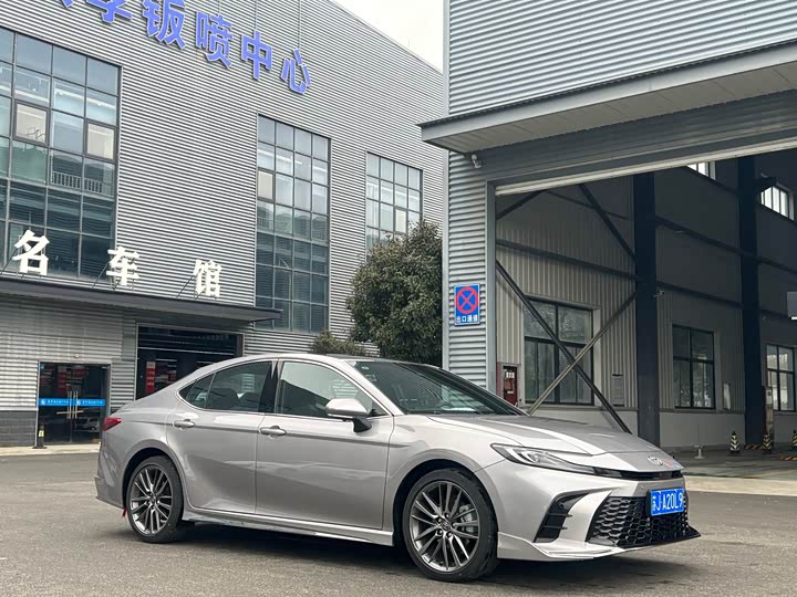 Photo 2 - Toyota Camry