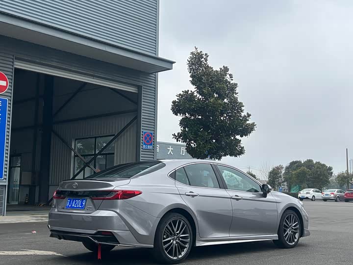 Photo 6 - Toyota Camry