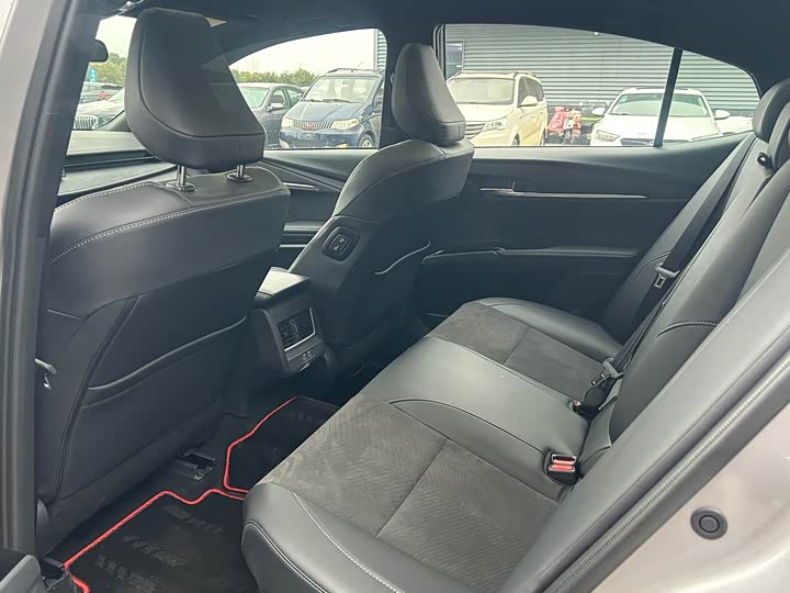 Photo 8 - Toyota Camry