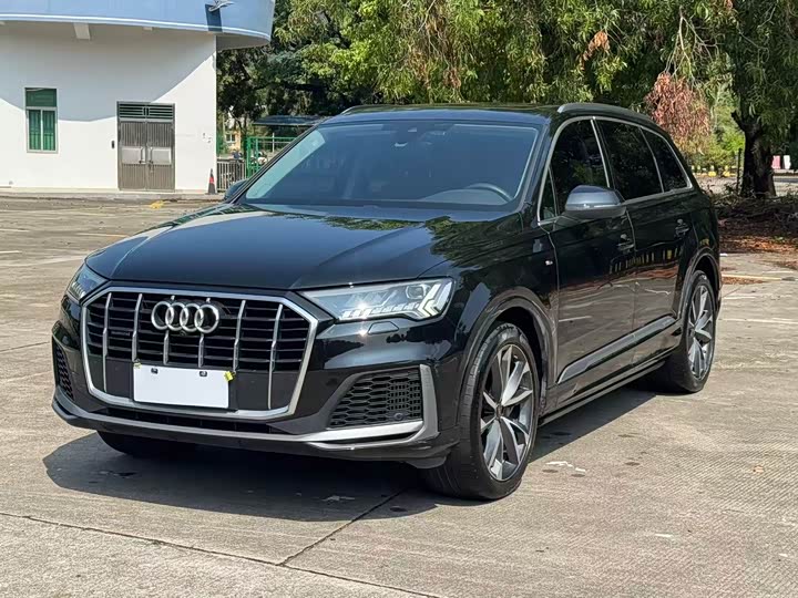 Фото 1 - Audi Q7
