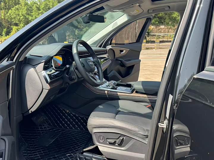 Фото 5 - Audi Q7