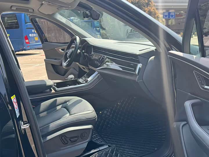 Фото 6 - Audi Q7