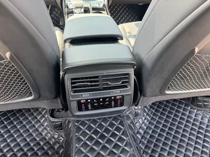 Фото 9 - Audi Q7