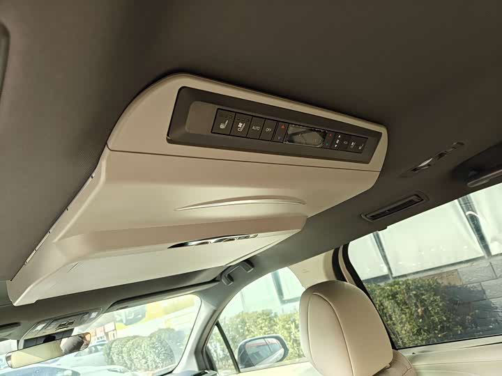 Photo 5 - Toyota Sienna