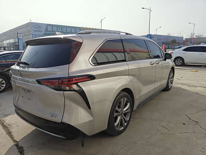 Photo 9 - Toyota Sienna