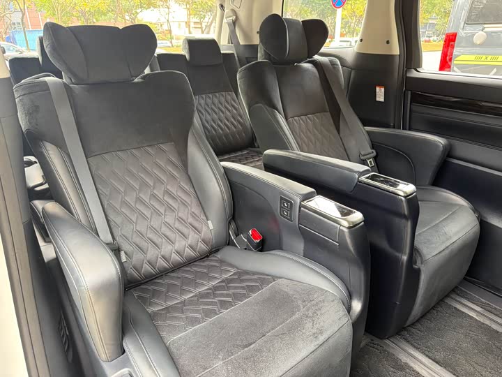 Фото 7 - Toyota Alphard