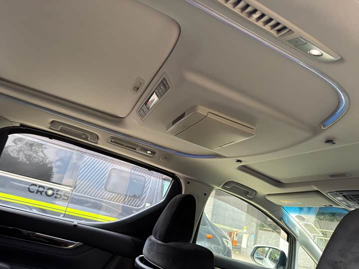 Фото 8 - Toyota Alphard