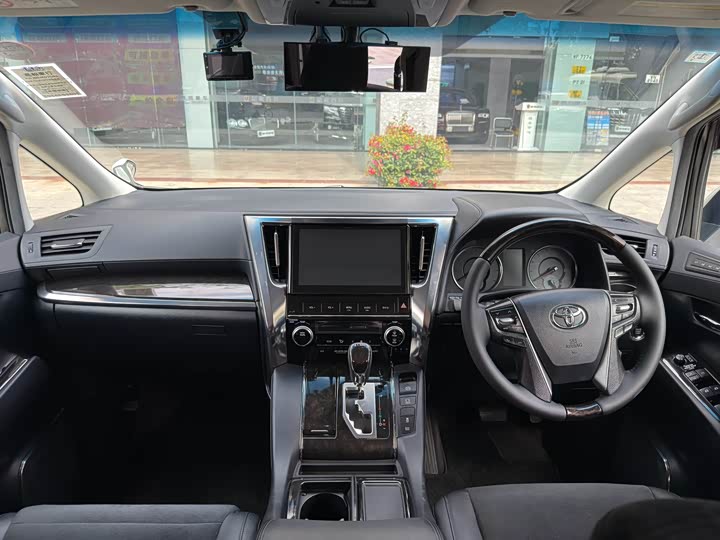 Фото 9 - Toyota Alphard