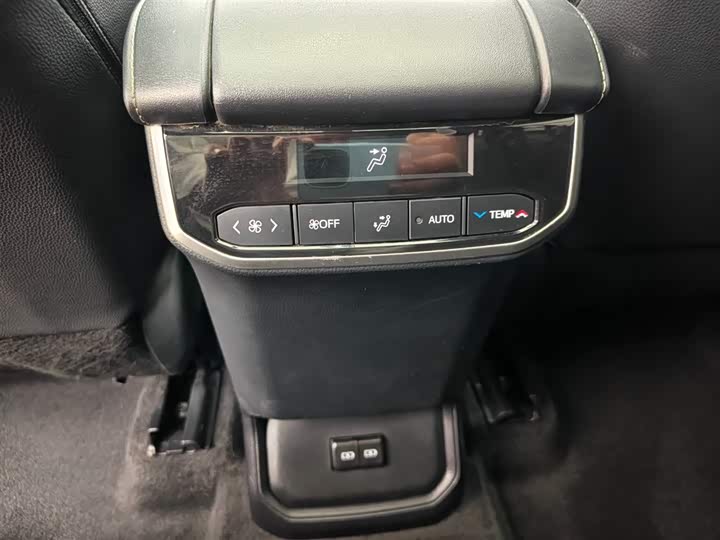 Фото 9 - Toyota Crown Kluger