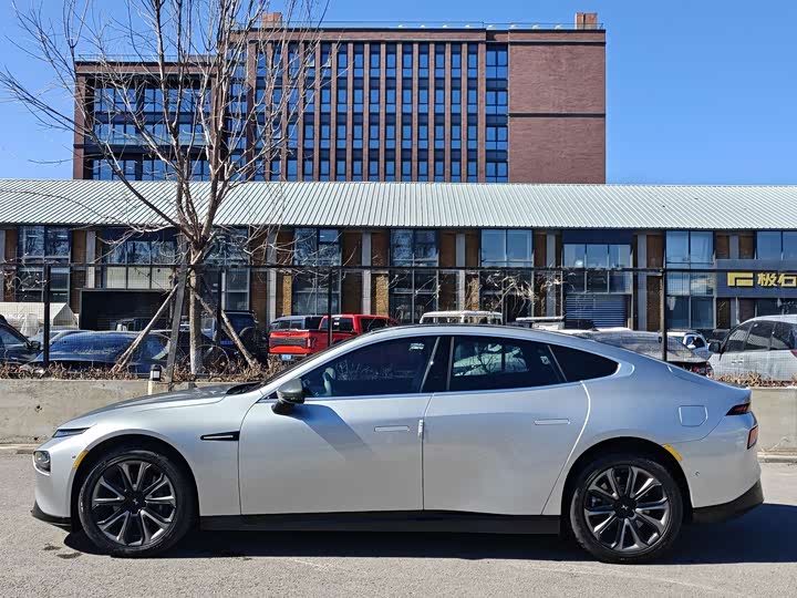 Фото 6 - XPeng P7