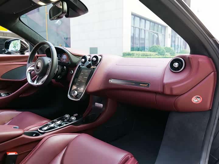 Photo 5 - McLaren GT