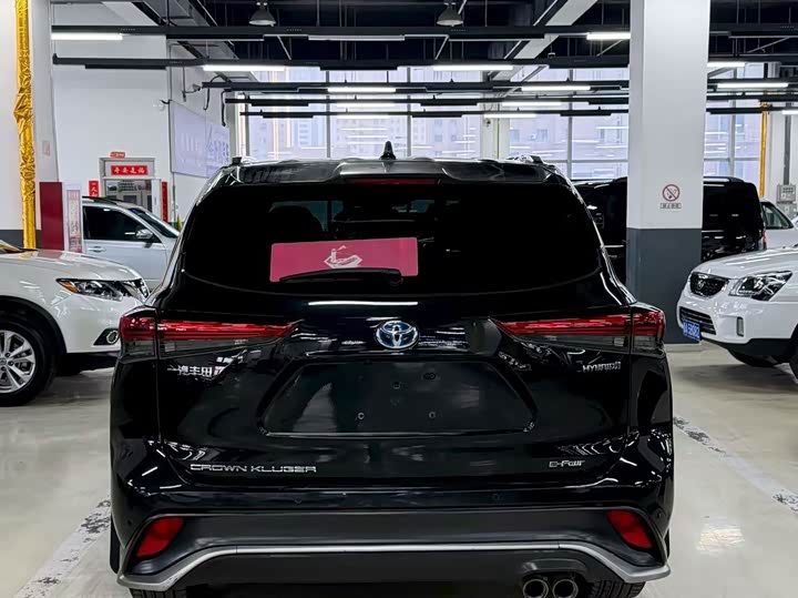 Фото 8 - Toyota Crown Kluger