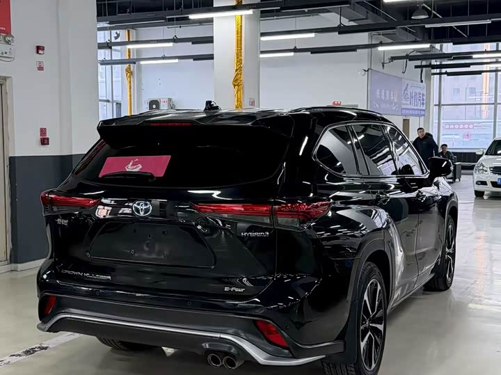 Фото 9 - Toyota Crown Kluger