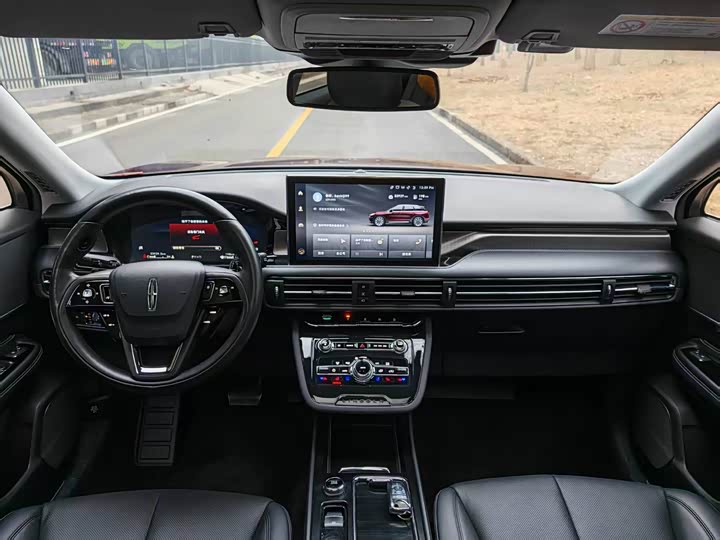 Фото 8 - Lincoln Corsair