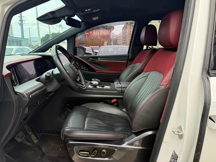 Фото 4 - GAC Trumpchi M8