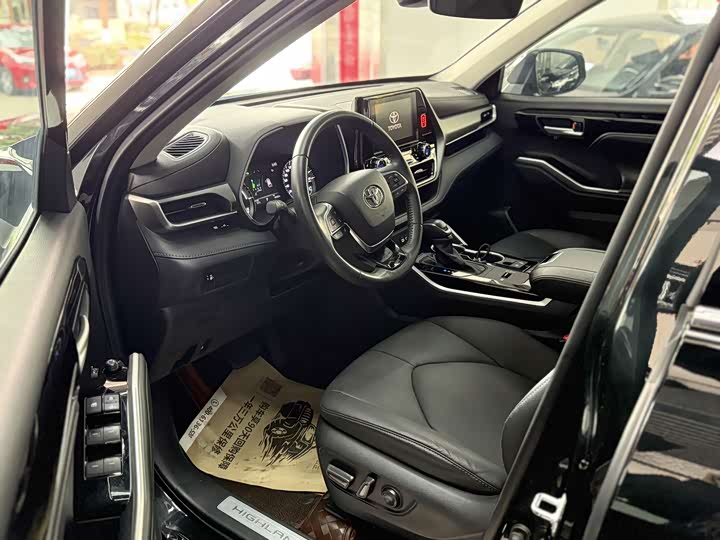 Фото 4 - Toyota Highlander