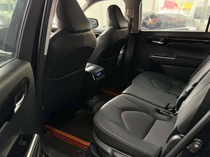 Фото 7 - Toyota Highlander