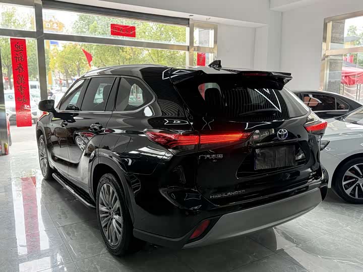 Фото 9 - Toyota Highlander