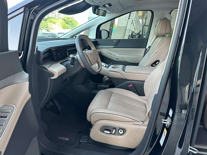 Фото 4 - XPeng X9