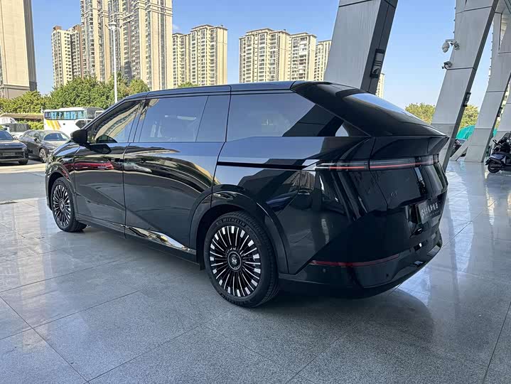 Фото 9 - XPeng X9