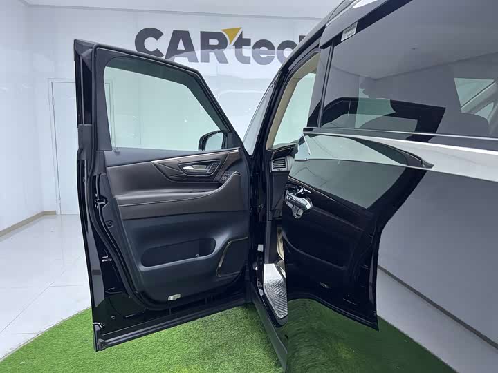 Photo 9 - Toyota Vellfire