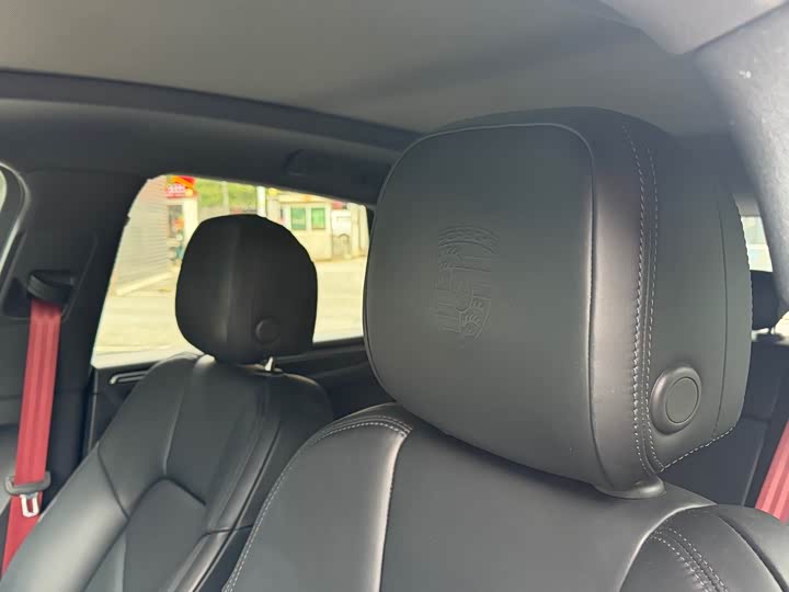 Photo 9 - Porsche Macan