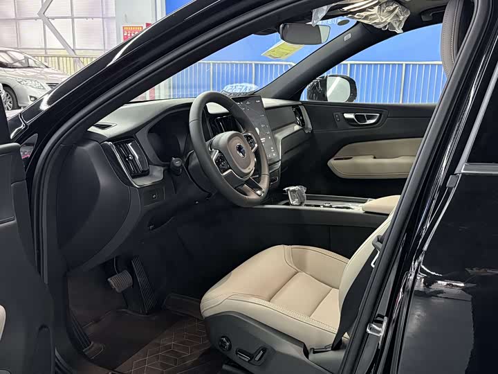 Фото 4 - Volvo XC60